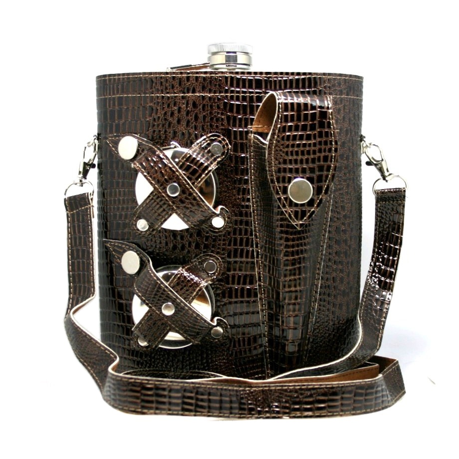Guotai XPT-48oz фляга с дорожным набором в чехле на ремне 